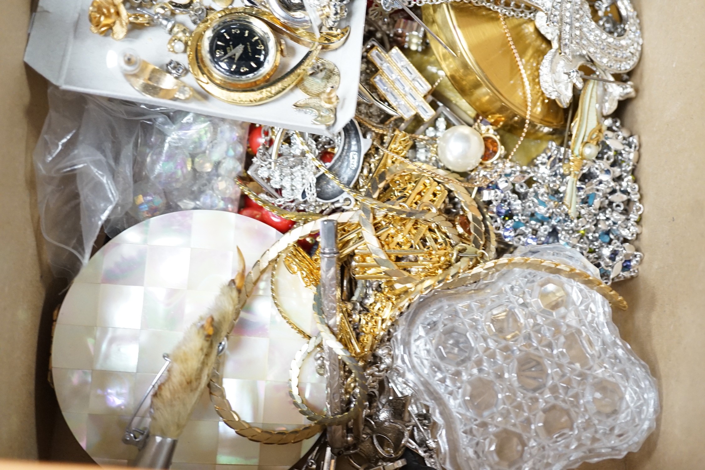 A quantity of assorted jewellery including mainly costume and some silver.